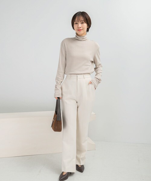 URBAN RESEARCH ROSSO（アーバンリサーチロッソ）の「コットンカシミヤハイネックカットソー（Tシャツ/カットソー・レディース・OFF/GREIGE/NAVY・Free）」の22枚目の写真