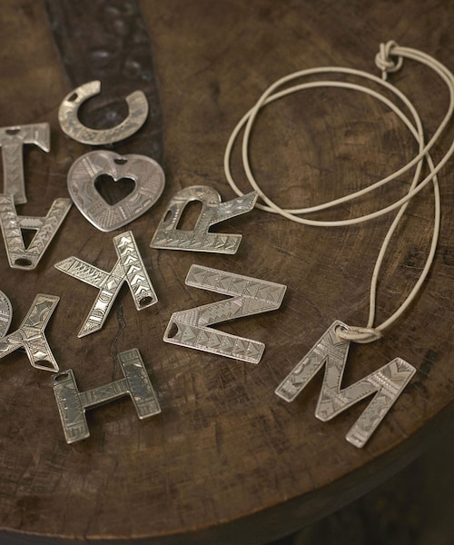 ADAM ET ROPE'（アダムエロペ）の「【TUAREG（トゥアレグ）for SALON】ブローチ&ネックレスK（ブローチ/コサージュ・レディース・シルバー・F）」の18枚目の写真