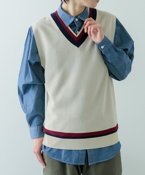 ITEMS URBANRESEARCH（アイテムズ アーバンリサーチ）の「ガーター編みチルデンニットベスト（ベスト・メンズ・BRN/NTL・M/L）」の2枚目の写真