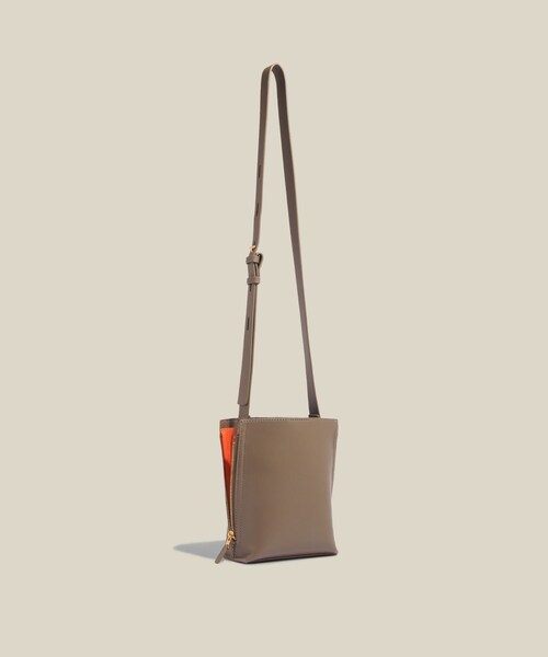 ROPE'(ロペ)の「【E'POR】Y BAG Shoulder Micro【超軽量】【WEB・一部店舗限定】(ショルダーバッグ・レディース・ブラック/ライトグレー/キナリ/ダークブラウン/ダークブラウン系・F)」の22枚目の写真