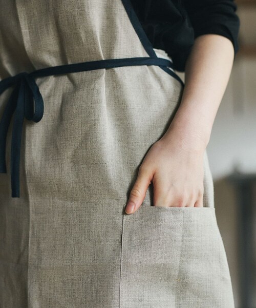 URBAN RESEARCH DOORS（アーバンリサーチドアーズ）の「fog linen work　リネンパイピングエプロン（キッチンツール・メンズ・ナチュラル/ジェン・-）」の6枚目の写真