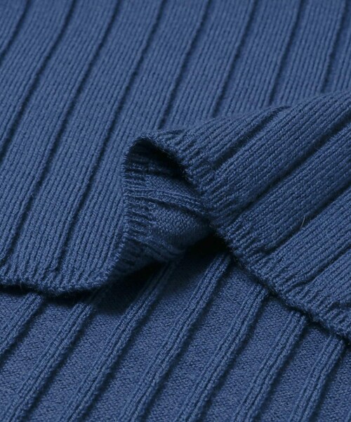 URBAN RESEARCH ROSSO（アーバンリサーチロッソ）の「エクストラファインリブタートルニット（ニット/セーター・レディース・OFF/ROYAL BLUE/OLIVE・Free）」の22枚目の写真