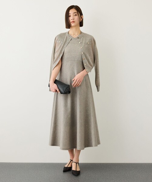 ROPE'(ロペ)の「LEVITA ニットワンピース/接触冷感・イージーケア(ワンピース・レディース・ベージュ/ネイビー・F)」の14枚目の写真