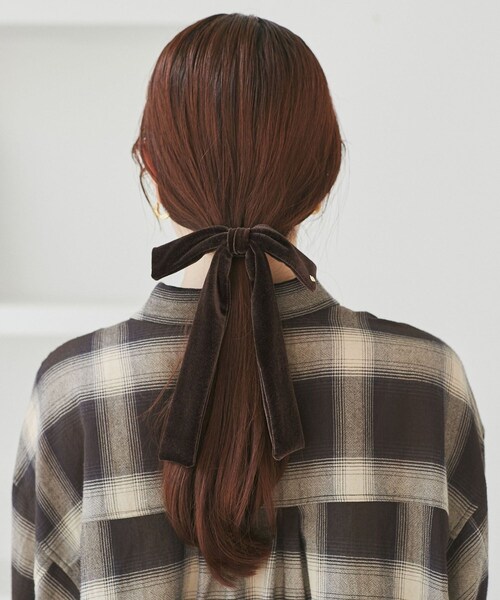 VIS（ビス）の「ベロアリボンヘアカフ（バレッタ/ヘアクリップ・レディース・ブラック/ダークブラウン・F）」の7枚目の写真