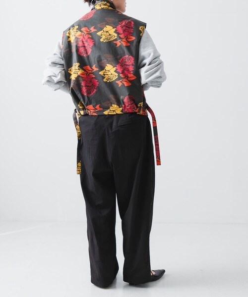 URBAN RESEARCH（アーバンリサーチ）の「COGNOMEN　W.FANTASISTA FLOWER VEST（その他アウター・メンズ・CHARCOAL/ORANGE・Free）」の4枚目の写真