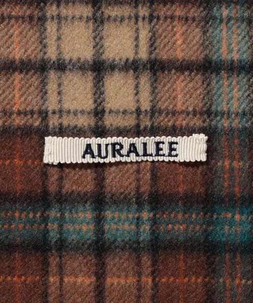 ADAM ET ROPE'(アダムエロペ)の「【AURALEE/オーラリー】CASHMERE CHECK LONG STOLE(マフラー・レディース・ダークブラウン/グリーン・F)」の13枚目の写真