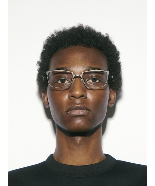 UN3D.（アンスリード）の「【CARIN×UN3D.】EDGE LINE METAL SPECTACLES（サングラス・レディース・ブラック/シルバー・F）」の3枚目の写真