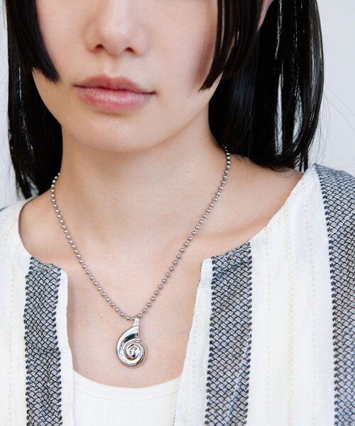 URBAN RESEARCH（アーバンリサーチ）の「IRIS47　ammonite necklace（ネックレス・レディース・silver・-）」の4枚目の写真