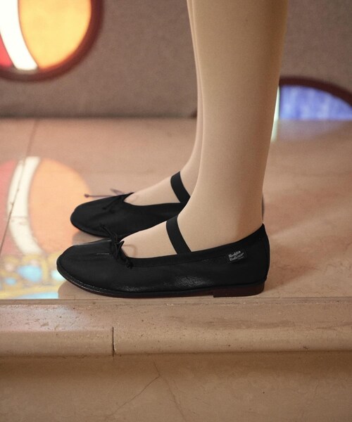 URBAN RESEARCH DOORS(アーバンリサーチドアーズ)の「Rockfish Weatherwear WISLEY SCRUNCH FLAT(バレエシューズ・レディース・BLACK/BEIGE・23.5/24/24.5)」の5枚目の写真