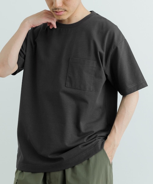 ITEMS URBANRESEARCH（アイテムズ アーバンリサーチ）の「『吸水速乾/イージーケア/UVカット』高機能TC天竺 ポケットTシャツ（Tシャツ/カットソー・メンズ・BLU/WHT/GREIGE/CHA・M/L）」の2枚目の写真