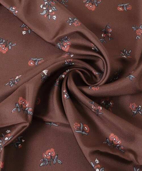 かぐれ（カグレ）の「AENEIS　FLORAL DUST SILK SCARF（バンダナ/スカーフ・レディース・SABBIA/SEPIA・0）」の5枚目の写真