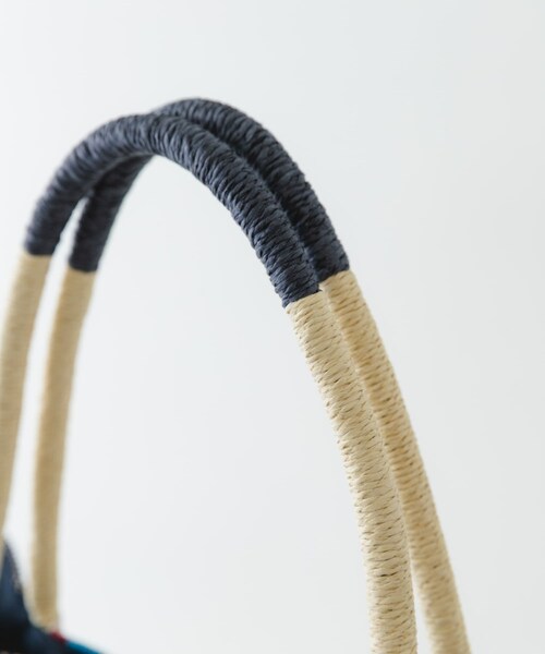 RODE SKO（ロデスコ）の「ストライプ編み込みトートバッグ（トートバッグ・レディース・OFF WHITE/NAVY・One）」の19枚目の写真