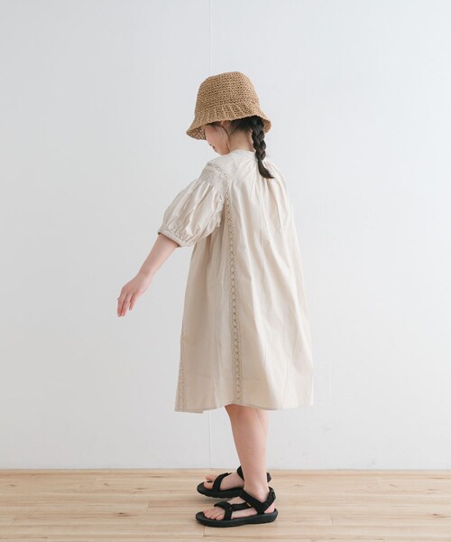 URBAN RESEARCH DOORS(アーバンリサーチドアーズ)の「ハシゴレースワンピース(KIDS)(ワンピース・キッズ・BLUE/OFF.BEIGE/BLACK・105/120/135)」の8枚目の写真