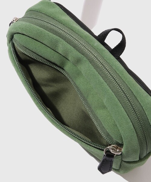 ADAM ET ROPE'（アダムエロペ）の「【URU/ウル】WAIST POUCH B（ボディバッグ/ウエストポーチ・メンズ・グリーン/パープル・F）」の7枚目の写真