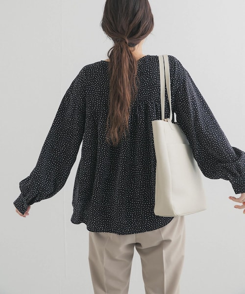 URBAN RESEARCH DOORS（アーバンリサーチドアーズ）の「ドットギャザーブラウス（シャツ/ブラウス・レディース・NAVY/BLACK・Free）」の9枚目の写真