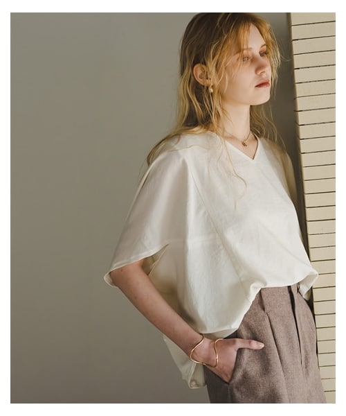 nissen（ニッセン）の「ドライワッシャー立体フォルムブラウス（イージーケア・吸汗速乾）＜大きいサイズ有＞（シャツ/ブラウス・レディース・チャコール/モカ/オフホワイト・S~M/L~LL/3L~4L/5L~6L/8L/10L）」の7枚目の写真