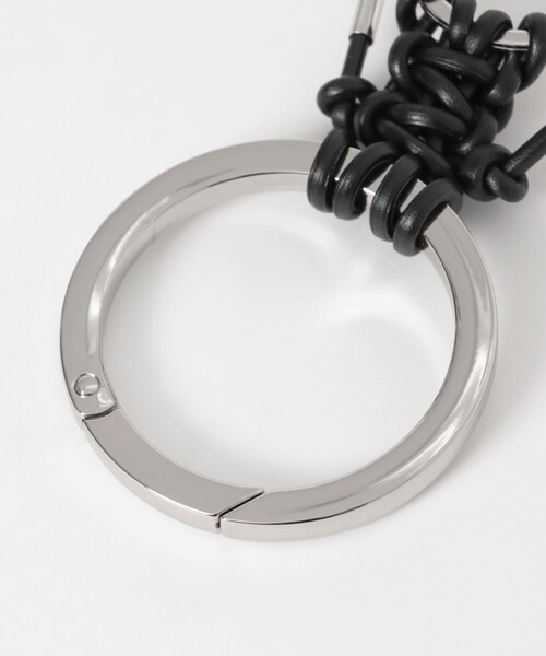 URBAN RESEARCH（アーバンリサーチ）の「ITTI　CRISTY KNOTMAN RING（キーホルダー・レディース・BLACK/IVORY・-）」の8枚目の写真