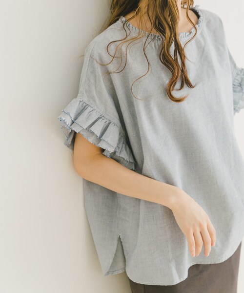 ITEMS URBANRESEARCH(アイテムズ アーバンリサーチ)の「ダブルフリルブラウス(シャツ/ブラウス・レディース・SRP/WHT/BRN・FREE)」の4枚目の写真
