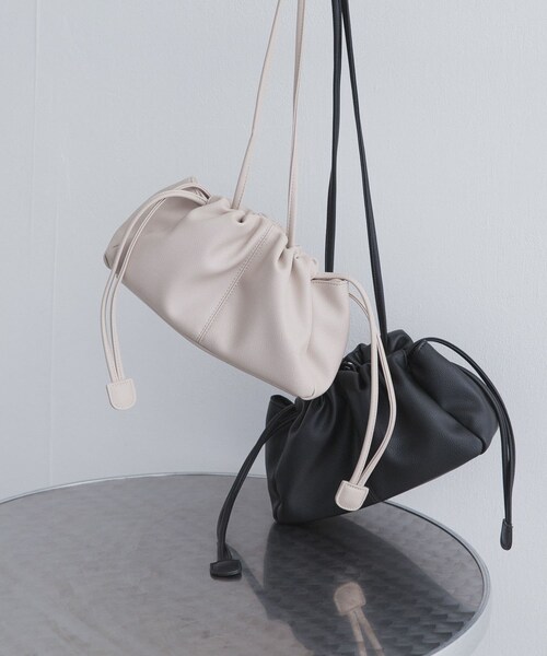 URBAN RESEARCH DOORS（アーバンリサーチドアーズ）の「2way巾着ショルダー（ショルダーバッグ・レディース・BLACK/L.GREIGE/YELLOW/AUBURN・-）」の13枚目の写真
