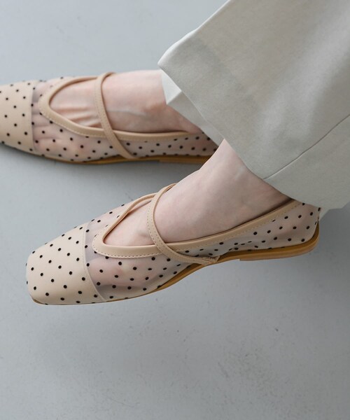 SENSE OF PLACE by URBAN RESEARCH(センスオブプレイスバイアーバンリサーチ)の「シアードットフラットパンプス(パンプス・レディース・IVORY/BLACK・S/M/L)」の6枚目の写真