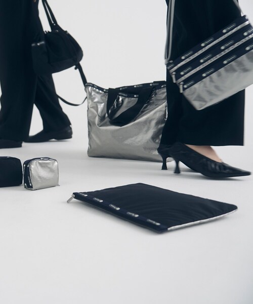 ADAM ET ROPE'（アダムエロペ）の「【LeSportsac for ADAM ET ROPE'】別注 MOBILE POUCH（ポーチ・レディース・シルバー・F）」の8枚目の写真