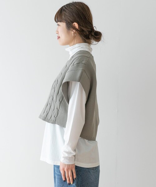 ITEMS URBANRESEARCH（アイテムズ アーバンリサーチ）の「アシンメトリーケーブルニットベスト（ベスト・レディース・WHITE/PINK BEIGE/KHAKI GRAY・one）」の19枚目の写真