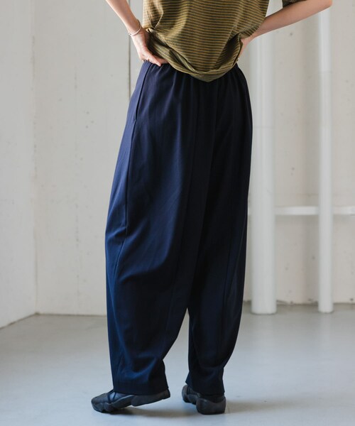 URBAN RESEARCH DOORS（アーバンリサーチドアーズ）の「FORK&SPOON　TRシームコクーンパンツ（その他パンツ・レディース・CHARCOAL/NAVY・1/2）」の21枚目の写真