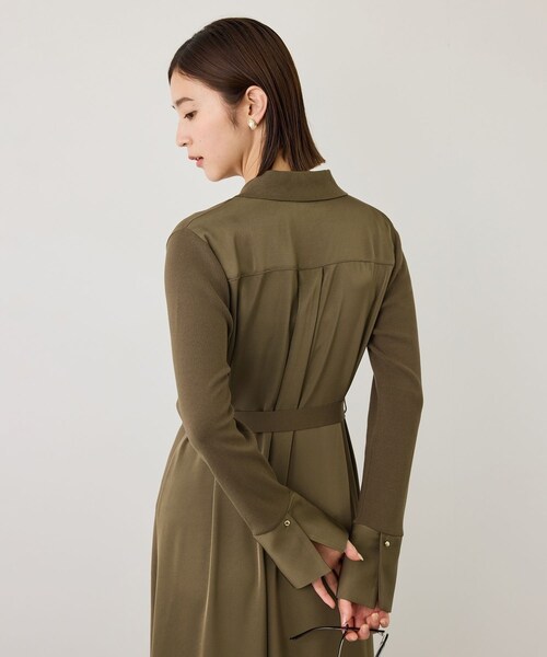 ROPE'（ロペ）の「【J'aDoRe・一部店舗限定サイズ】サテンコンビオープンカラーニットワンピース/イージーケア（ワンピース・レディース・ブラック/カーキ・F）」の13枚目の写真