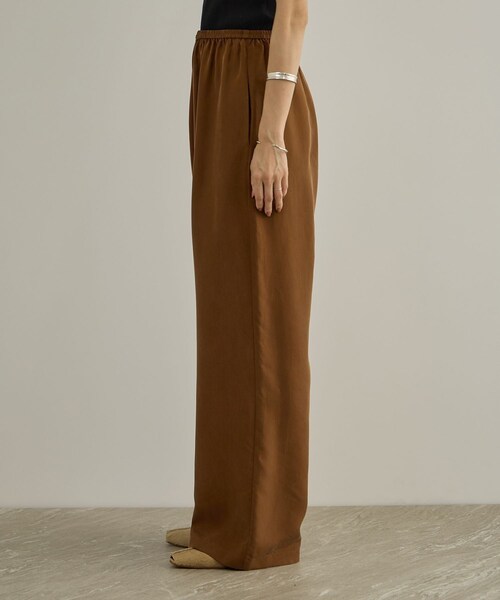 ADAM ET ROPE'(アダムエロペ)の「GENTLE SILK パンツ / セットアップ対応・新色追加(シャツ/ブラウス・レディース・ブラック/ブラウン・M/S)」の17枚目の写真