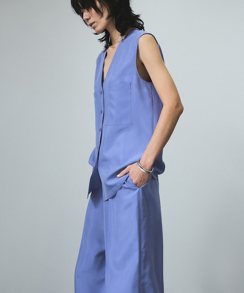 ADAM ET ROPE'（アダムエロペ）の「[25SS]GENTLE SILKジレ【セットアップ対応】（ベスト・レディース・ブラック/ベージュ/ブルー・F）」の14枚目の写真