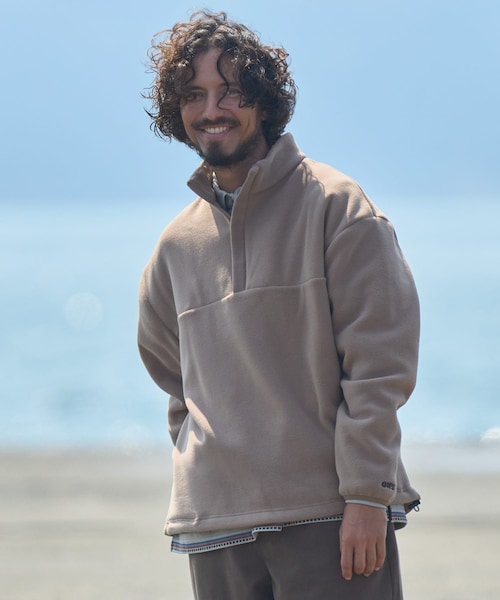 URBAN RESEARCH Sonny Label（アーバンリサーチサニーレーベル）の「OOPS　リサイクルマイクロフリースハーフジップ（その他トップス・メンズ・BLACK/CAMEL/GRAY・M/L/XL）」の2枚目の写真