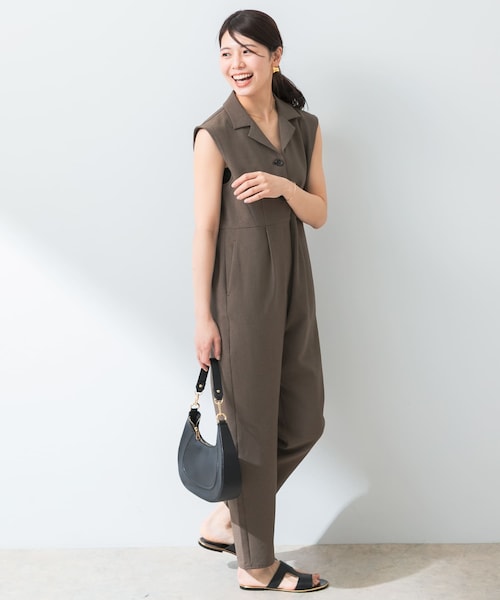 URBAN RESEARCH ROSSO(アーバンリサーチロッソ)の「『UR TECH DRYLUXE』F by ROSSO オープンカラーオールインワン(サロペット/オーバーオール・レディース・BLACK/BEIGE/MOCHA・34/36/38)」の2枚目の写真