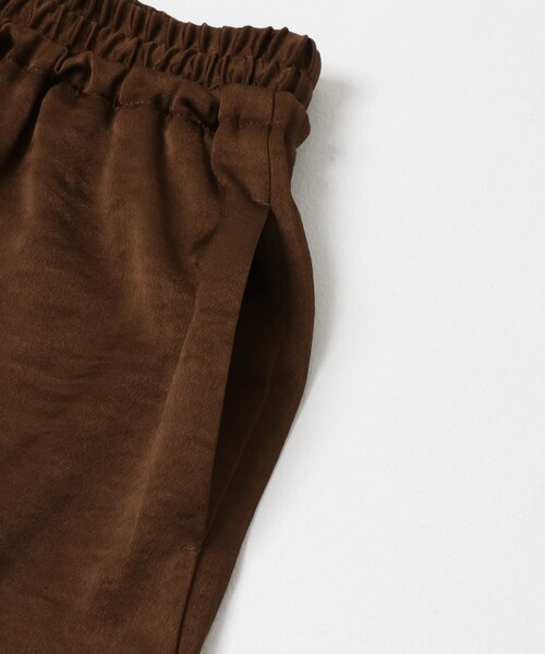 KBF(ケイビーエフ)の「タックラインイージーサテンパンツ(その他パンツ・レディース・BROWN/BEIGE/NAVY・One)」の14枚目の写真