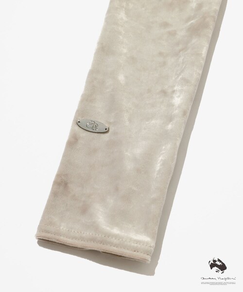 ADAM ET ROPE'（アダムエロペ）の「【AUDREY HEPBURN COLLECTION BY JUN】ベロアアームカバー（手袋・レディース・ブラック/グレー・F）」の17枚目の写真