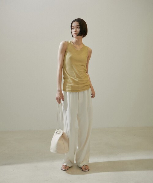 ADAM ET ROPE'（アダムエロペ）の「nu=layerスクープネックタンクトップ（タンクトップ・レディース・ブラック/ライトグレー/ホワイト/レッド・F）」の14枚目の写真