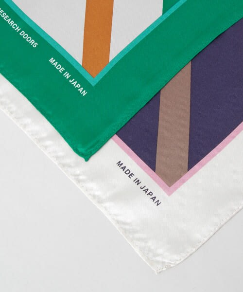 URBAN RESEARCH DOORS（アーバンリサーチドアーズ）の「シルクスカーフ∴（バンダナ/スカーフ・レディース・BEIGE/GREEN・one/One）」の9枚目の写真