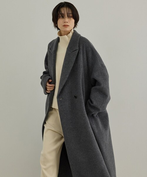 ADAM ET ROPE'(アダムエロペ)の「MTR アルパカシャギーロングコート / 軽量(チェスターコート・レディース・チャコール/キャメル・F)」の1枚目の写真
