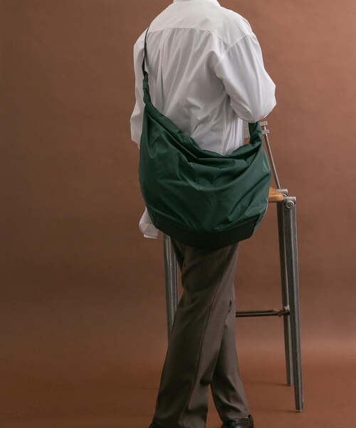 RODE SKO（ロデスコ）の「撥水ビッグボディバッグ（ショルダーバッグ・メンズ・BLACK/GREEN・one）」の18枚目の写真