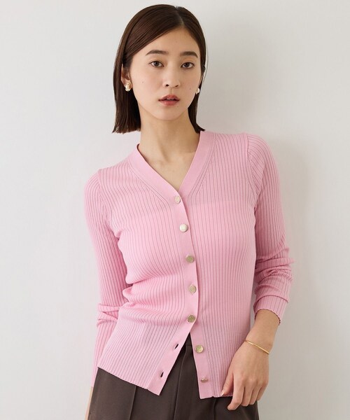 ROPE'（ロペ）の「ワイドリブ金ボタンVネックカーディガン【J'aDoRe・一部店舗限定サイズ】（ニット/セーター・レディース・ブラック/オフホワイト/キャメル/ピンク/ワイン・36/38）」の21枚目の写真