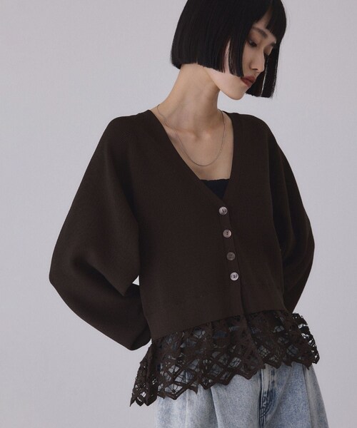 ADAM ET ROPE'（アダムエロペ）の「バテンレースコンビニットカーディガン（カーディガン/ボレロ・レディース・ブラック/ダークブラウン/キナリ・F）」の5枚目の写真