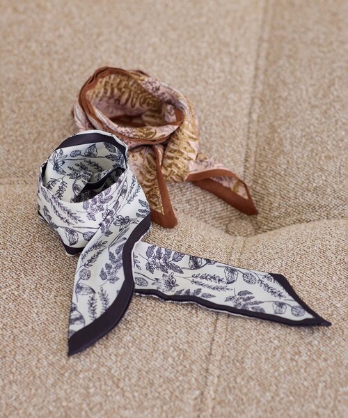 VIS（ビス）の「ナロースカーフ（バンダナ/スカーフ・レディース・ホワイト/オフホワイト/ブラウン・F）」の9枚目の写真