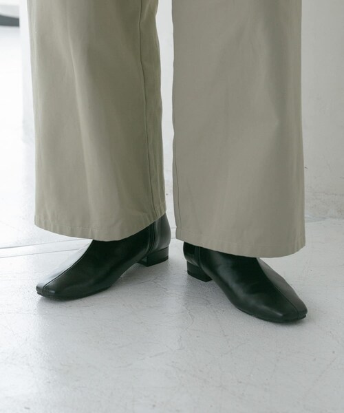 URBAN RESEARCH(アーバンリサーチ)の「『MADE IN JAPAN』スクエアトゥローヒールショートブーツ(ブーツ・レディース・IVORY/BLACK・23.5/24/24.5/25)」の18枚目の写真