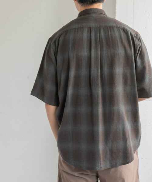 URBAN RESEARCH DOORS(アーバンリサーチドアーズ)の「FORK&SPOON オンブレチェックショートスリーブシャツ(シャツ/ブラウス・メンズ・BLU×BRN/BEG×KHK・4/5)」の9枚目の写真