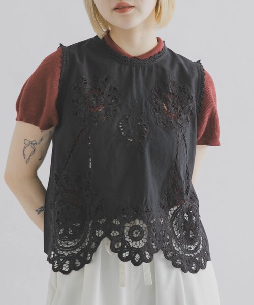 THE GOODLAND MARKET（ザグッドランドマーケット）の「FANAKA　レースノースリーブプルオーバー（シャツ/ブラウス・レディース・WHITE/BLACK・Free）」の3枚目の写真