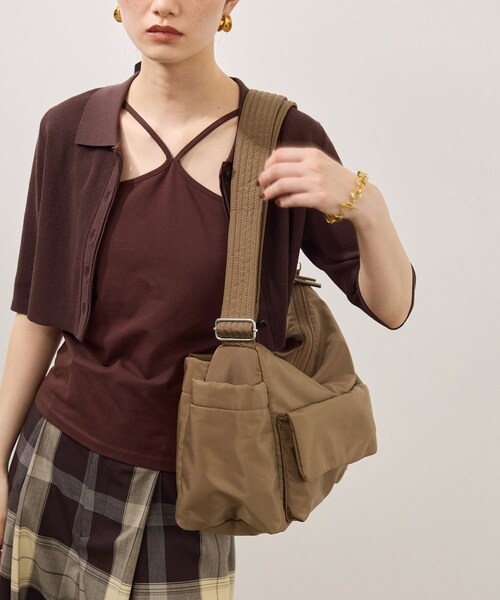ADAM ET ROPE'(アダムエロペ)の「【WEB限定】撥水ビッグショルダーダブルポケットバッグ(ショルダーバッグ・レディース・ブラック/ブラウン系・F)」の12枚目の写真