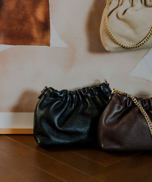 URBAN RESEARCH(アーバンリサーチ)の「レザーギャザーバッグ(ショルダーバッグ・レディース・BLACK/BROWN/BEIGE・-)」の5枚目の写真
