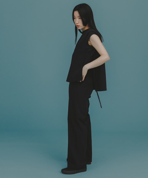 SENSE OF PLACE by URBAN RESEARCH（センスオブプレイスバイアーバンリサーチ）の「Uiscel　4WAYストレッチベストセットアップ（セットアップ・レディース・BLACK/KHAKI・S/M）」の3枚目の写真