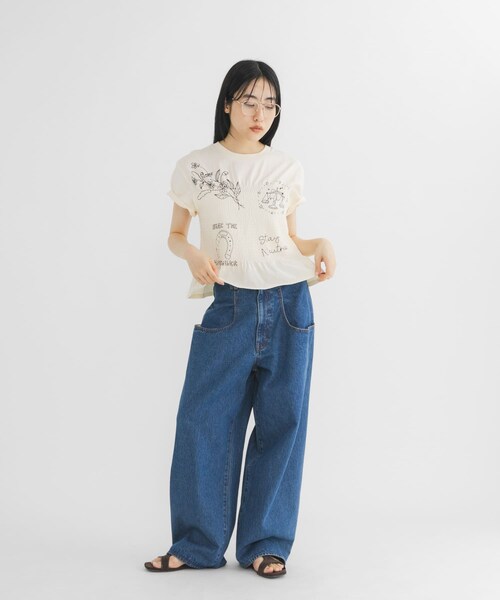 KBF（ケイビーエフ）の「シャーリングデザインプリントTEE（Tシャツ/カットソー・レディース・IVORY/BROWN/BLUE・One）」の9枚目の写真