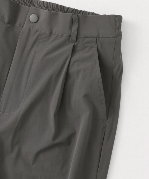 ITEMS URBANRESEARCH(アイテムズ アーバンリサーチ)の「シルキーナイロン 多機能 タックパンツ(その他パンツ・メンズ・CHA/BLK/NVY・M/L)」の21枚目の写真