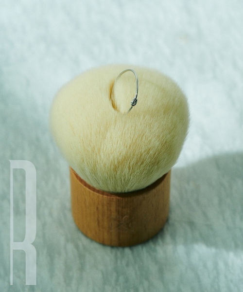 ROPE'(ロペ)の「【Lulu】R(ロペ アール)PT ノットモチーフナローリング(リング・レディース・シルバー系・11/13)」の1枚目の写真